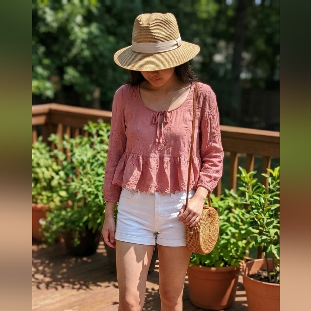 3/$15 Hollister Dusty Pink Cotton lace Crop shirt